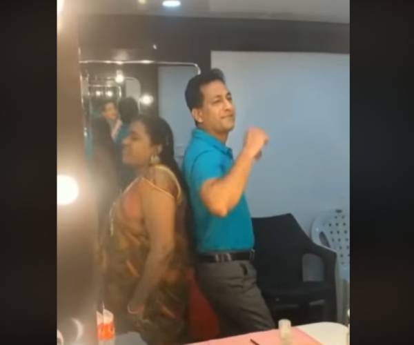 தொடாமல் இவர் மலர்ந்தாராம்!