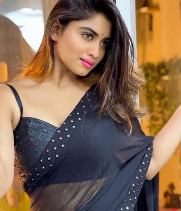 குஷியான ஷிவானி 