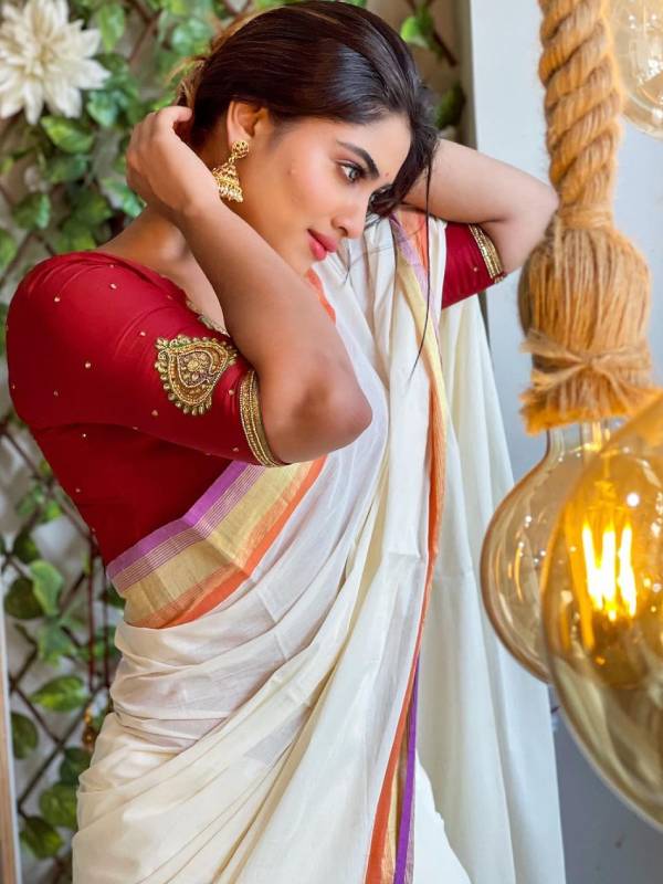 கலாய்க்கும் ரசிகர்கள் 