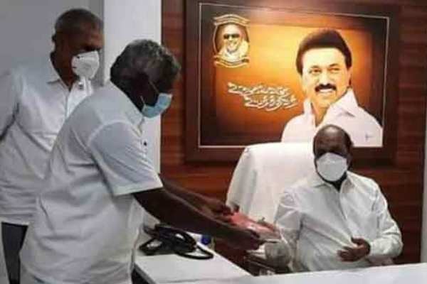 Ev kamban says, E.v.velu give respect for the Communists 