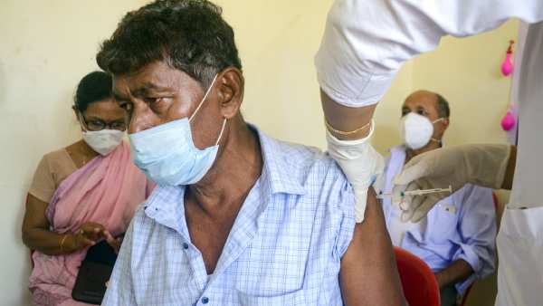  பேருக்கு தடுப்பூசி 