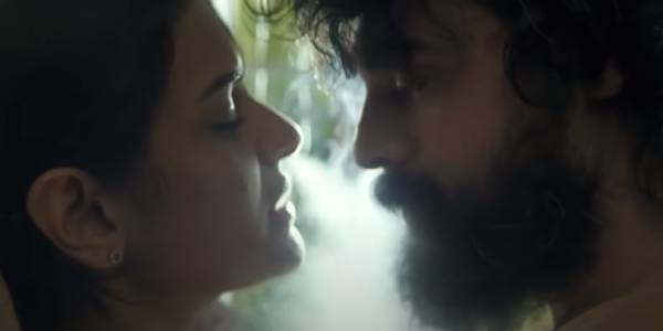 மிரட்டல் நடிப்பில் டொவினோ