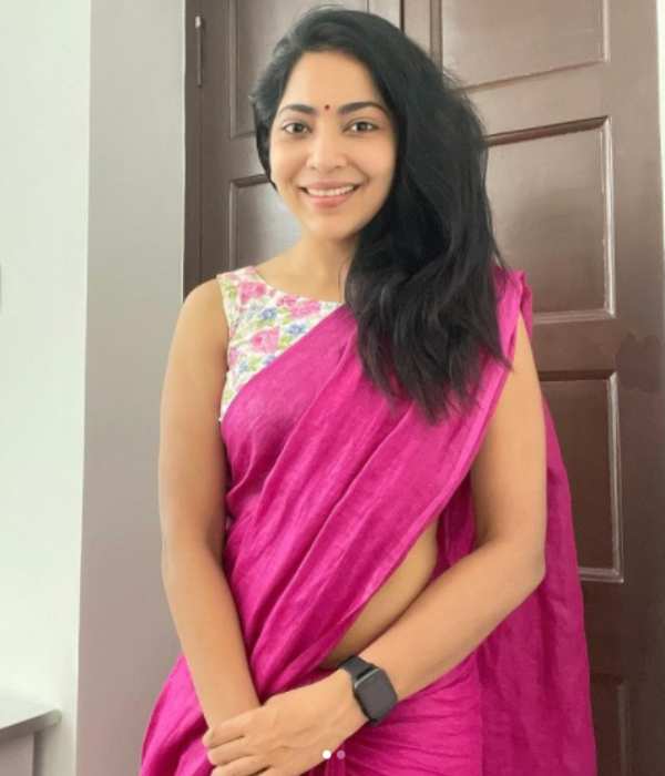 சரண்யா தச்ச பிளவுஸ் 