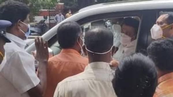 சாலையோரம் 