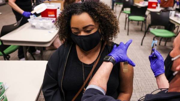  சுற்றுலா பயணிகள்