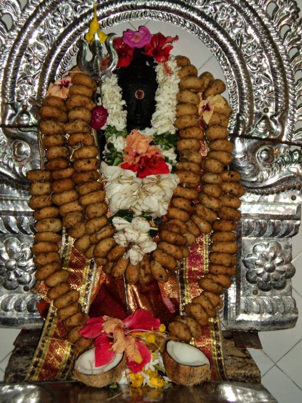 படையல் போட்டு வழிபாடு