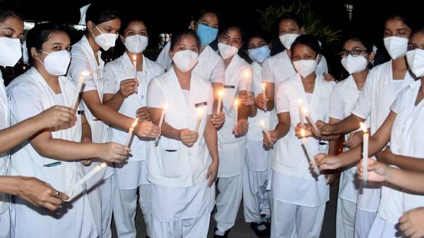 மருத்துவர்கள் அர்ப்பணிப்பு 