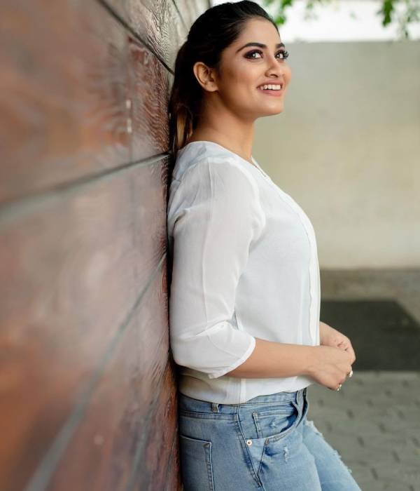 கவனம் எங்கேயோ போகுது 