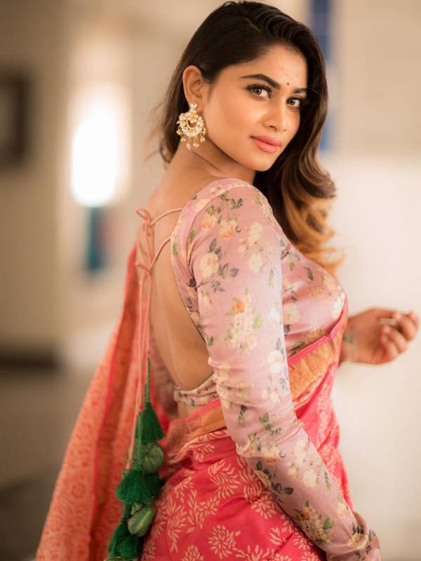 சமூக வலைத்தளத்தில் ஆக்டிவ் 