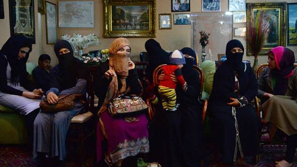 மதமாற்றம் செய்து திருமணம் 