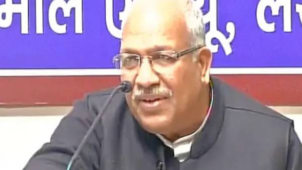 அகிலேஷ் யாதவ் அதிரடி 