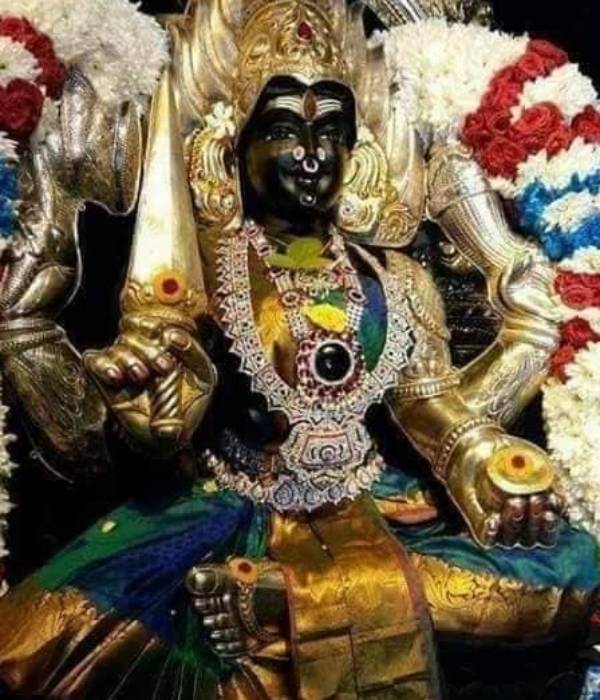 மாவிளக்கு ஏற்றிய பக்தர்கள் 