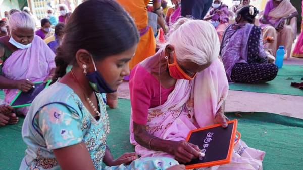 எம்ஜிஆர் ஸ்டைல் 