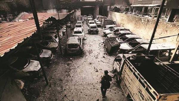 டெல்லி மசூதியில் தீ வைப்பு