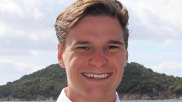 ஆலிவர் டேமன். 