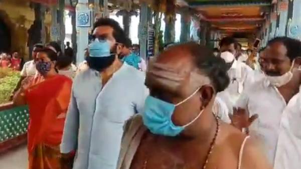 கோவிலில் அரசியல் 