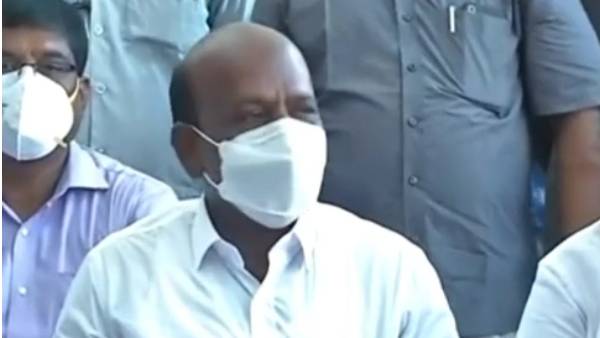 கேள்வி கேட்கிறார் 