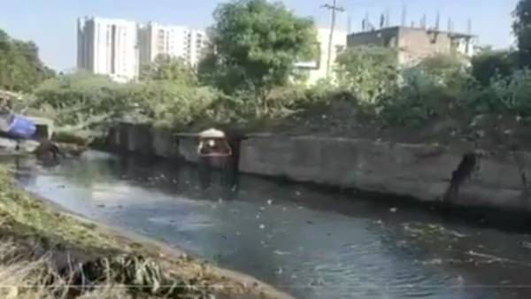 பொது இடங்களில் கட்டட கழிவுகள் 