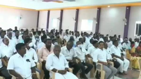 இளைஞர்கள் அரவணைப்பு