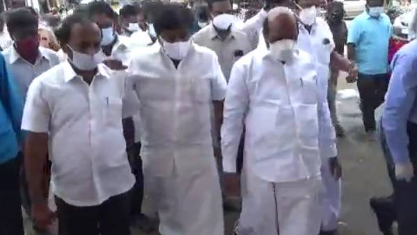 திணறும் மக்கள் 