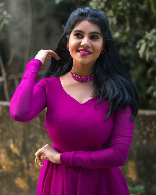 மேக்கப்புடன் கேமரா முன்பு