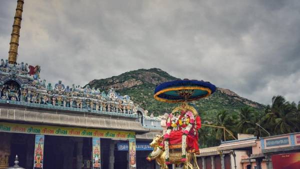 Aadi Valarpirai pradosham : Siva temple devotees prayers 