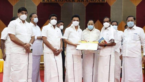 அதிருப்தியால் கட்சி மாறினார் 