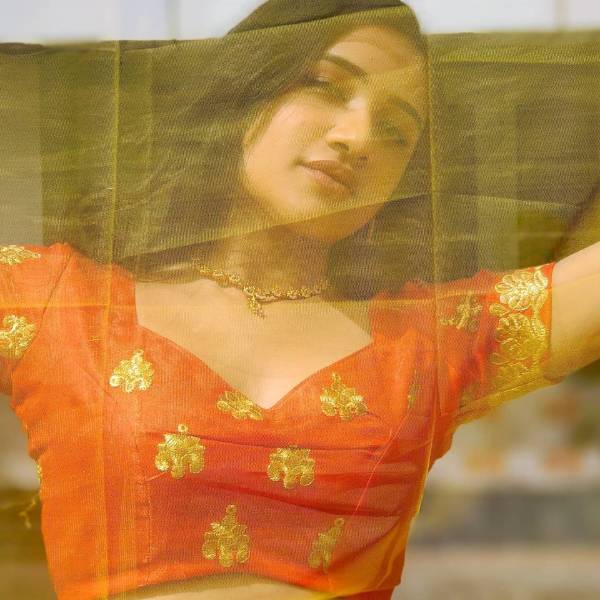 நடுவுல கொஞ்சம் ஷாலைக் காணோம் 