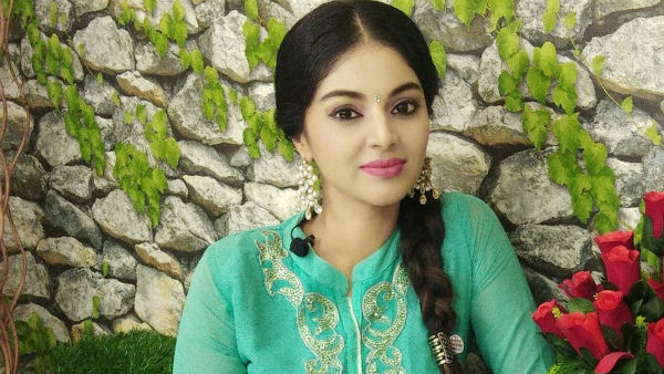 வாழ்த்தும் ரசிகர்கள்