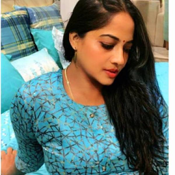 இம்புட்டு அழகா இருக்காங்களே இம்புட்டு அழகா இருக்காங்களே