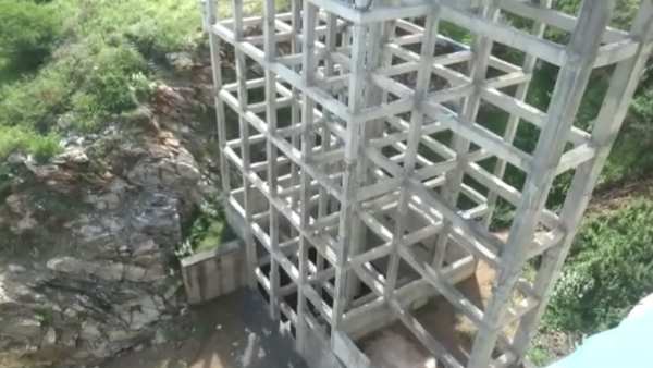  திடீரென கட்டிய அணை