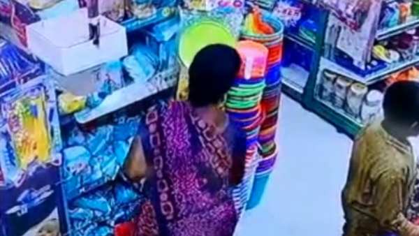 சுதாரித்த கடை ஊழியர் சுதாரித்த கடை ஊழியர்