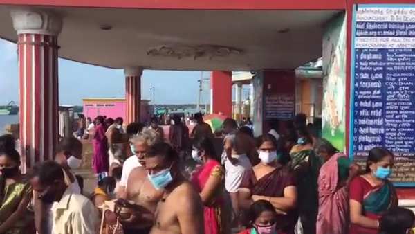 Amavasai Tharpanam Devotees worship by giving holy dip in Rameswaram 