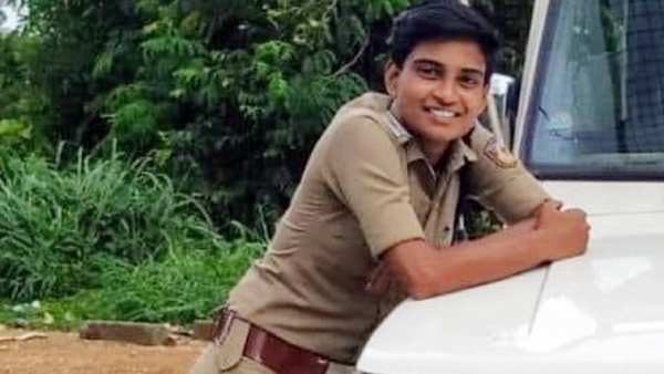  எஸ்ஐ ஆக மாறினார்