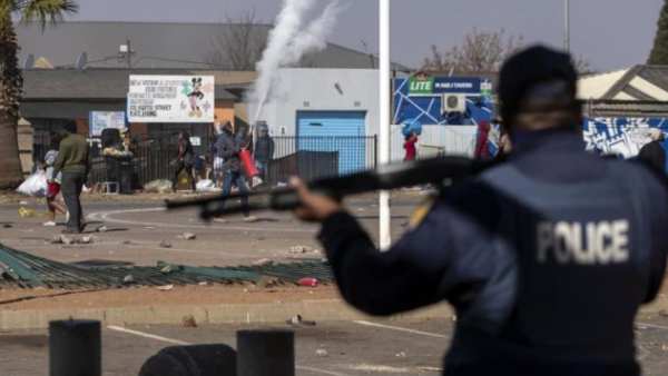 இந்திய குப்தா சகோதரர்களுடன் ஊழல்