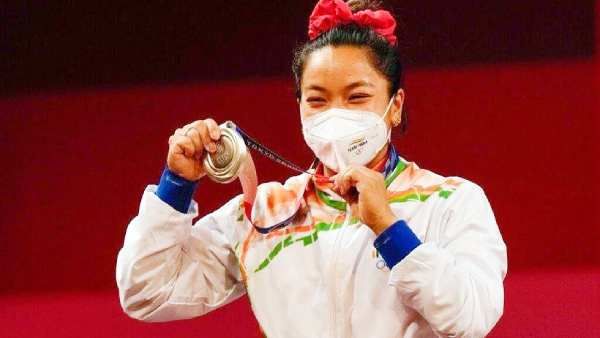 தங்கம் வென்ற மீரா சானு தங்கம் வென்ற மீரா சானு