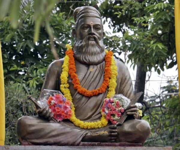 சாக்குப்பையில் திருவள்ளுவர் சிலை