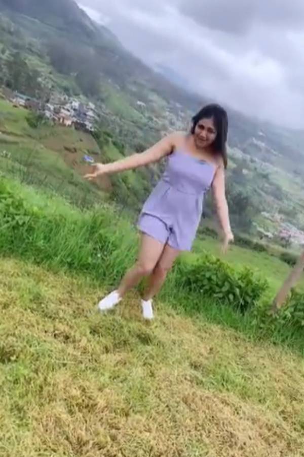  எட்டிப் பார்க்கும் டாட்டூ 