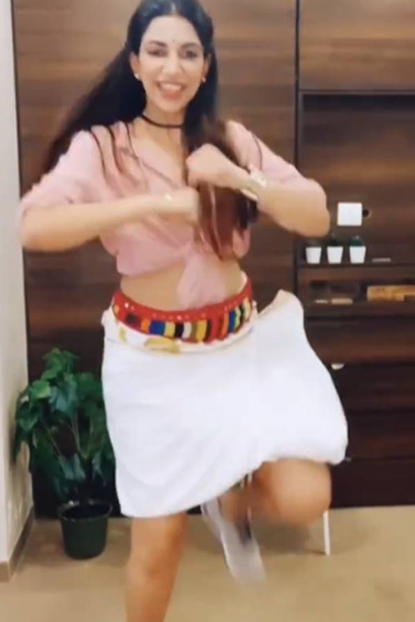 வேட்டியில் கலக்கல் குத்து 