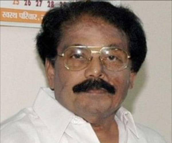 மூத்த அமைச்சர் மூத்த அமைச்சர்