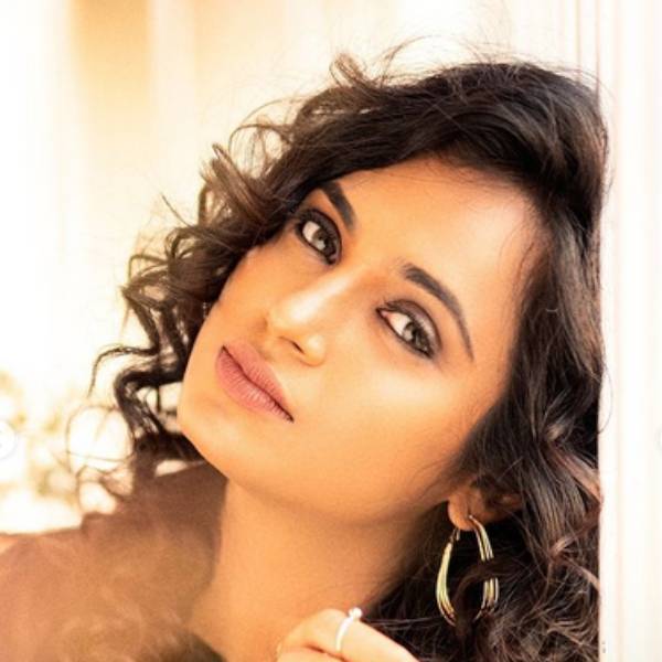 இடுப்பழகி ரம்யா 