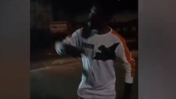 காலில் விழுந்தேன் விடவில்லை காலில் விழுந்தேன் விடவில்லை