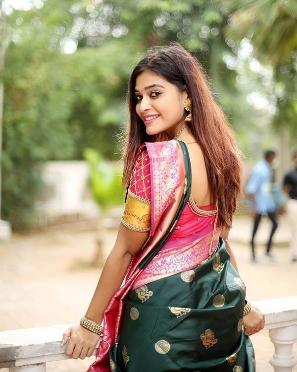 கலாய்க்கும் ரசிகர்கள் 