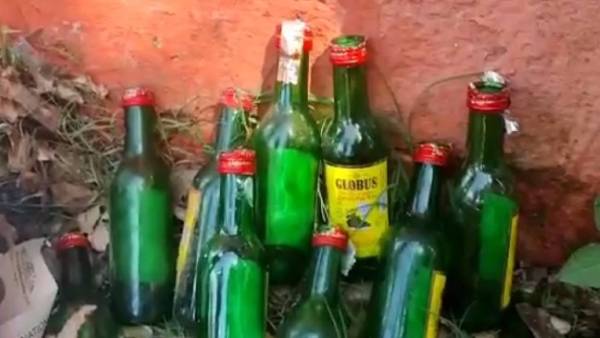 12 பாட்டில்கள் காலி 