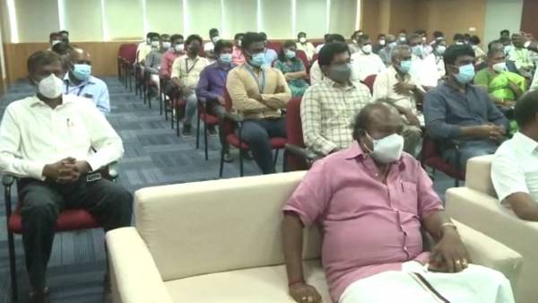 சென்னைக்கு செல்கிறார்கள் சென்னைக்கு செல்கிறார்கள்