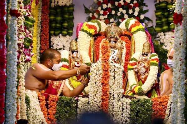 பட்டு வஸ்திரங்கள் 