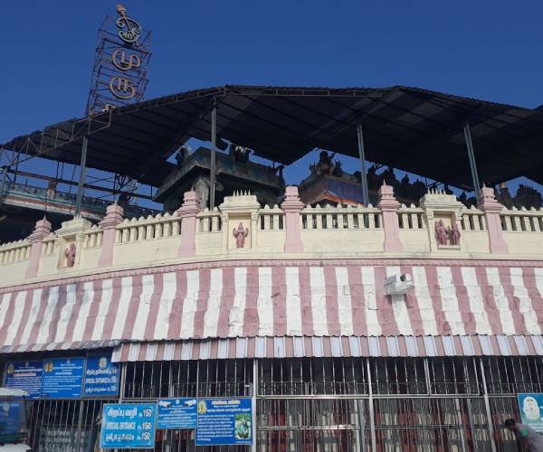 முருகனுக்கு அபிஷேகம்