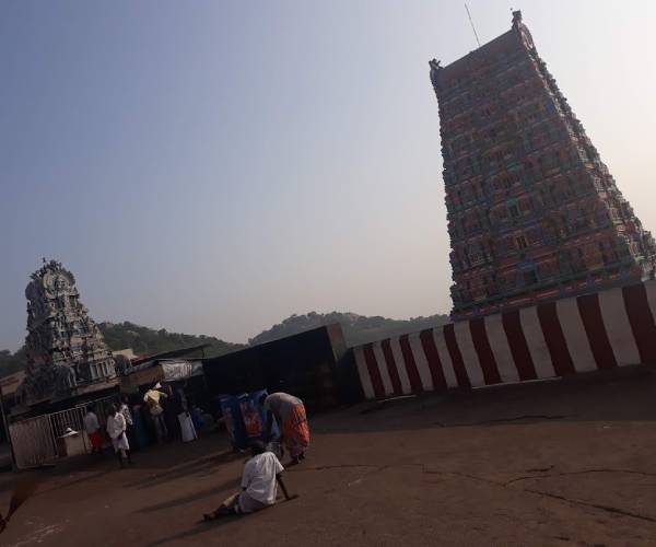 அழகன் முருகனுக்கு தெப்ப உற்சவம்