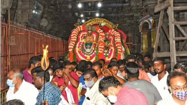 Arunachaleswarar Temple Anni bramorchavam: Chandrasekhar Ula with Ambal 