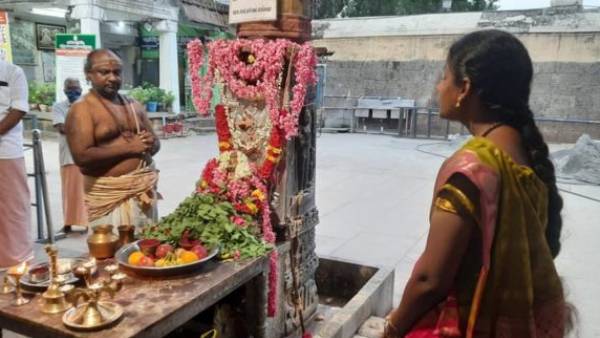 ஆகம விதிகள் மீறல் 